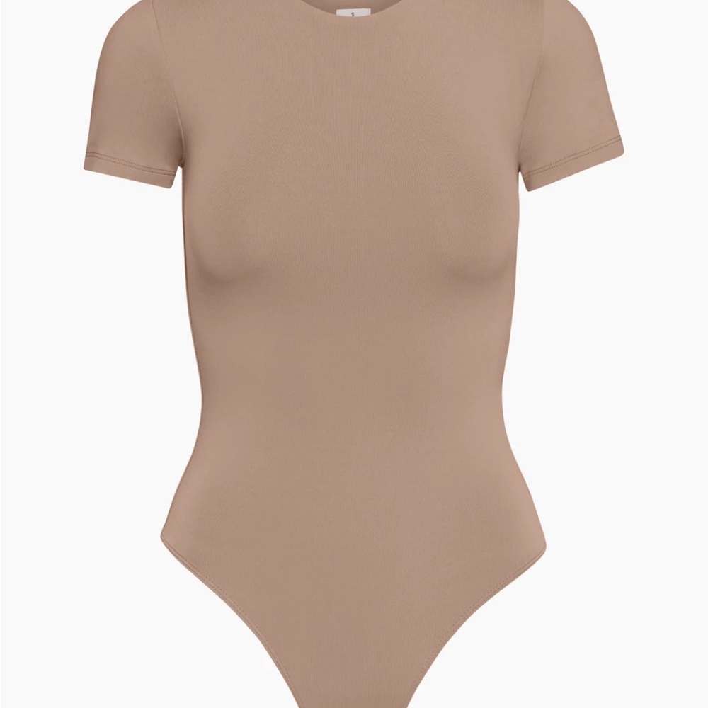 NWT Babaton Contour Crew short sleeve bodysuit in Clay XS from Aritzia - Picture 3 of 7